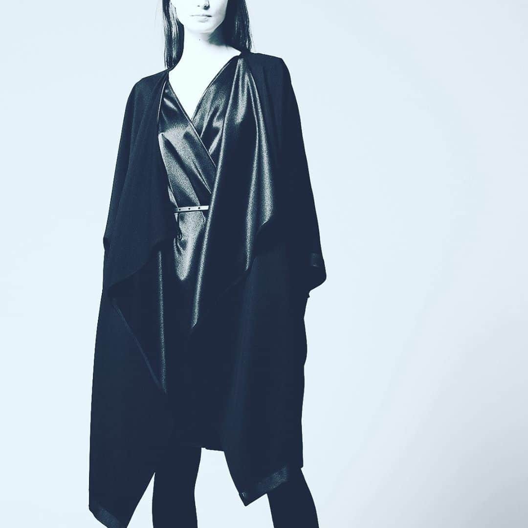 のインスタグラム：「#jeanpaulknott #belgiumdesign #minimaldesign #luxuryhomewear #crepebacksatin #bathrobe #pyjama #madeinbrussels #madeinbelgium #madetoorder #@JEANPAULKNOTTbrussels #ruefranzmerjay147」