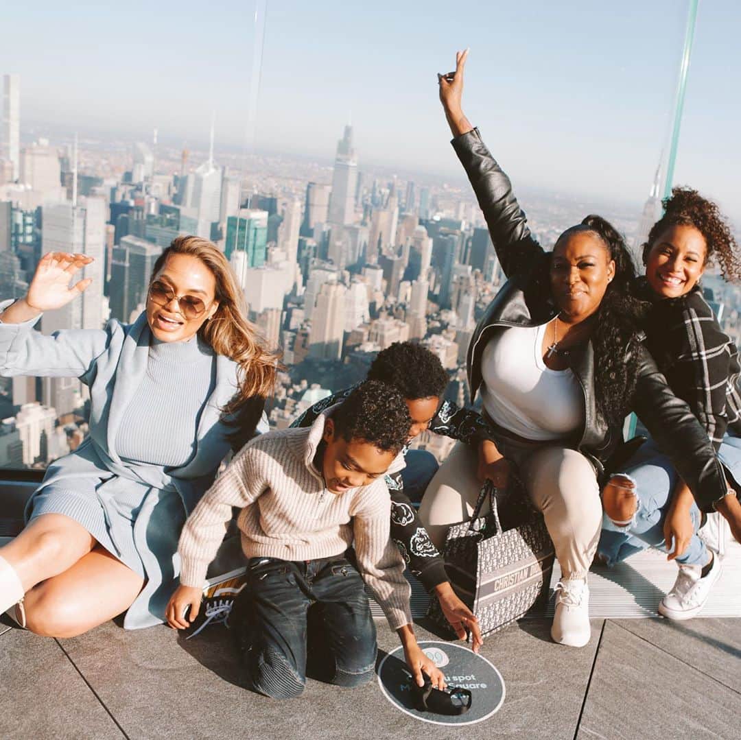 のインスタグラム：「LIVE LOVE LAUGH! ❤️🙏🏽」