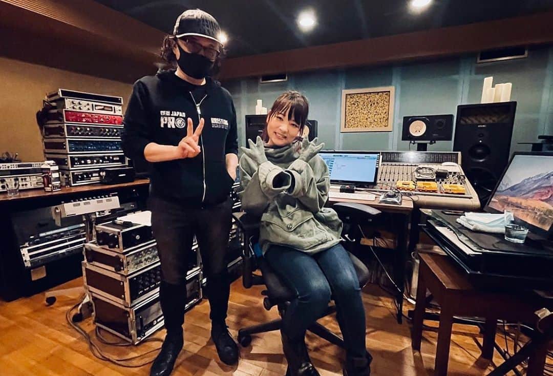 樫原伸彦さんのインスタグラム写真 - (樫原伸彦Instagram)「久々に、 書き下ろし曲のボーカルディレクション。  二曲録れた。よかた。  だんだん関わる人が増えていく現場に期待大。  #recording #レコーディング #スタジオ #studio #あべちゃん」11月7日 21時41分 - nobustagrammy