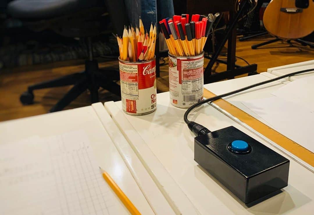 樫原伸彦さんのインスタグラム写真 - (樫原伸彦Instagram)「久々に、 書き下ろし曲のボーカルディレクション。  二曲録れた。よかた。  だんだん関わる人が増えていく現場に期待大。  #recording #レコーディング #スタジオ #studio #あべちゃん」11月7日 21時41分 - nobustagrammy
