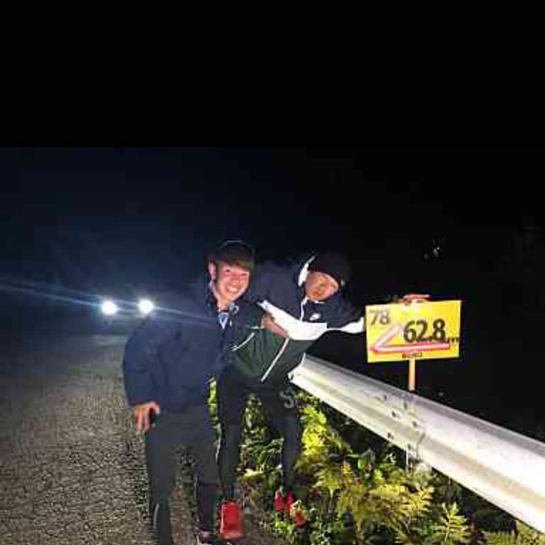 西岡剛のインスタグラム：「電波もない山道。 寒すぎる 1人なら夜道怖くて歩けない。 でも淡々と歩くべし。  #西岡剛」