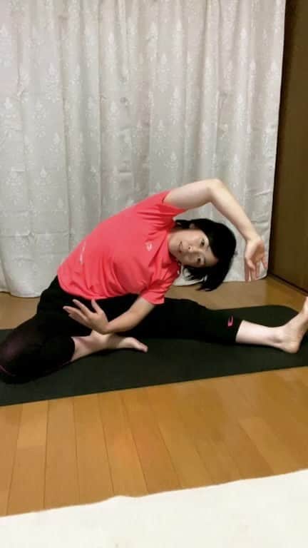 のインスタグラム：「少しの間残します！ぜひまたやりましょう！ #ストレッチ #夜のストレッチ #ストレッチトレーナー」