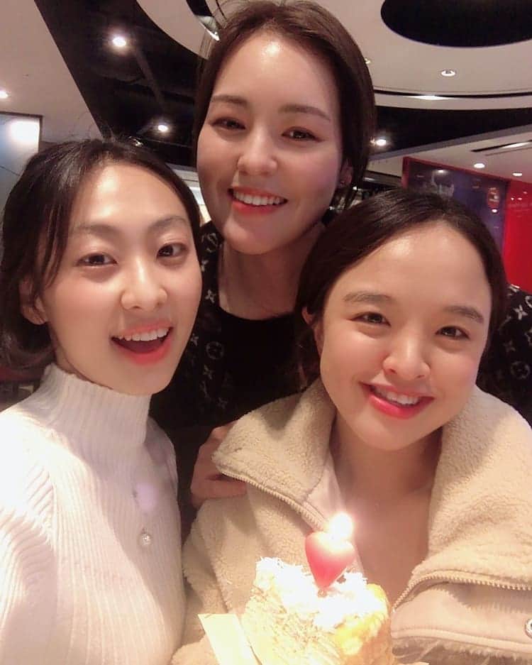 キム・セヨンのインスタグラム：「인지가 사줬어용 막내 써프라이즈~~♡♡감동🥰🥰」