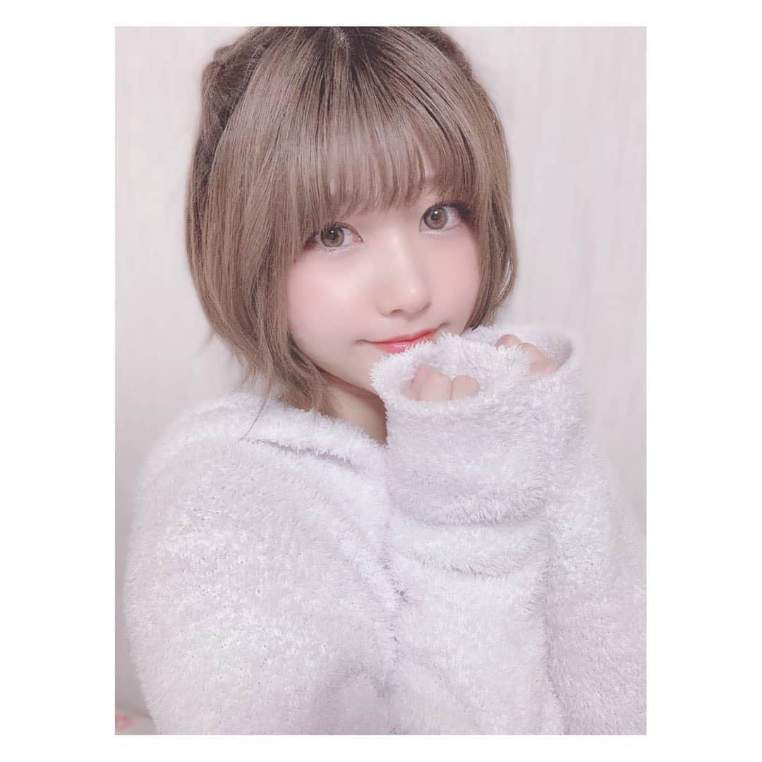 のインスタグラム：「☁ . . もこもことハーフツイン。 . . #ルームウェア #ジェラートピケ #ボブ #ボブアレンジ #ハーフツイン #くるりんぱアレンジ #引きこもり #おうち時間 #selfie #selca #roomwear #hairarrange #instalike #instagood #follow #followｍe」