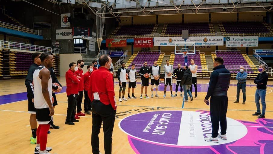 ロナウドさんのインスタグラム写真 - (ロナウドInstagram)「Dia de visita ao entrenamiento del @realvalladolidbaloncesto. Somos líderes con todos los partidos ganados! #aupapucela」11月7日 21時51分 - ronaldo