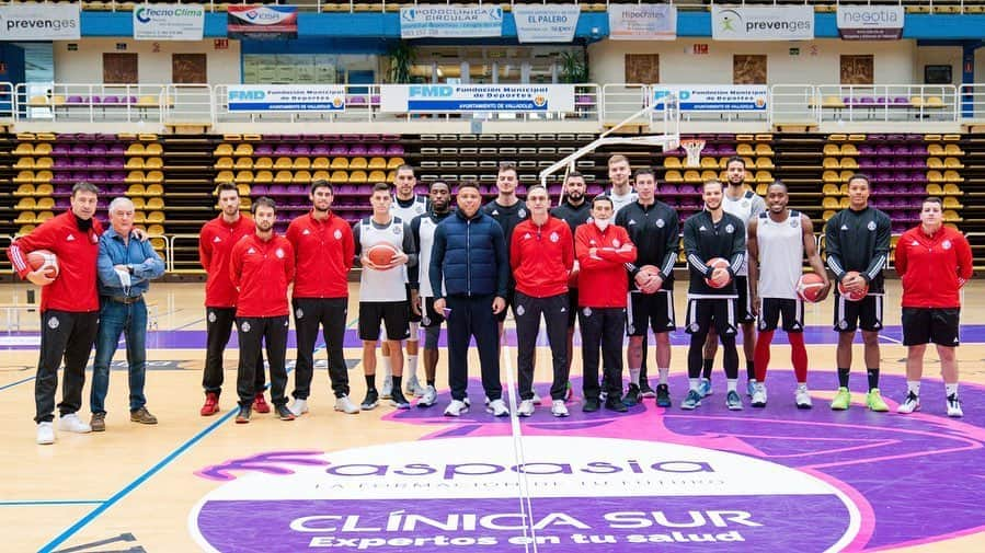 ロナウドさんのインスタグラム写真 - (ロナウドInstagram)「Dia de visita ao entrenamiento del @realvalladolidbaloncesto. Somos líderes con todos los partidos ganados! #aupapucela」11月7日 21時51分 - ronaldo