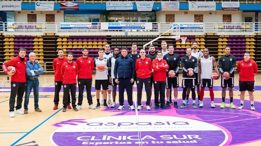 ロナウドのインスタグラム：「Dia de visita ao entrenamiento del @realvalladolidbaloncesto. Somos líderes con todos los partidos ganados! #aupapucela」