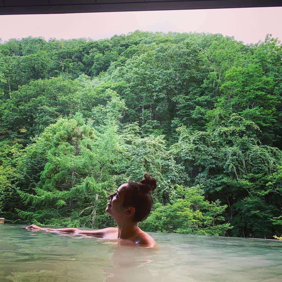 加賀美セイラのインスタグラム：「#FinallyHotSpringSeason やっと、#温泉シーズン　今は#紅葉🍁」
