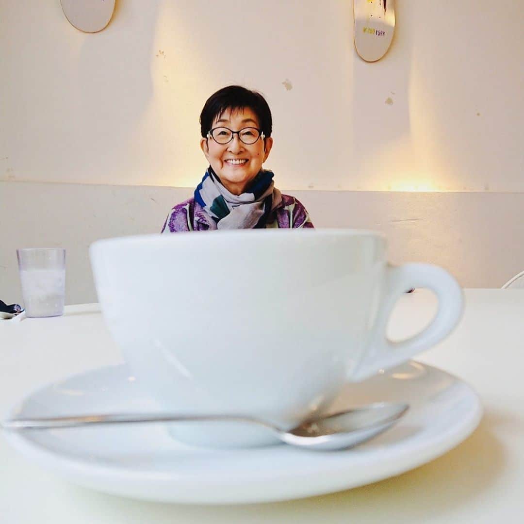 小林ひろ美のインスタグラム：「ホッと一息 カフェラテルコ☕️✨」