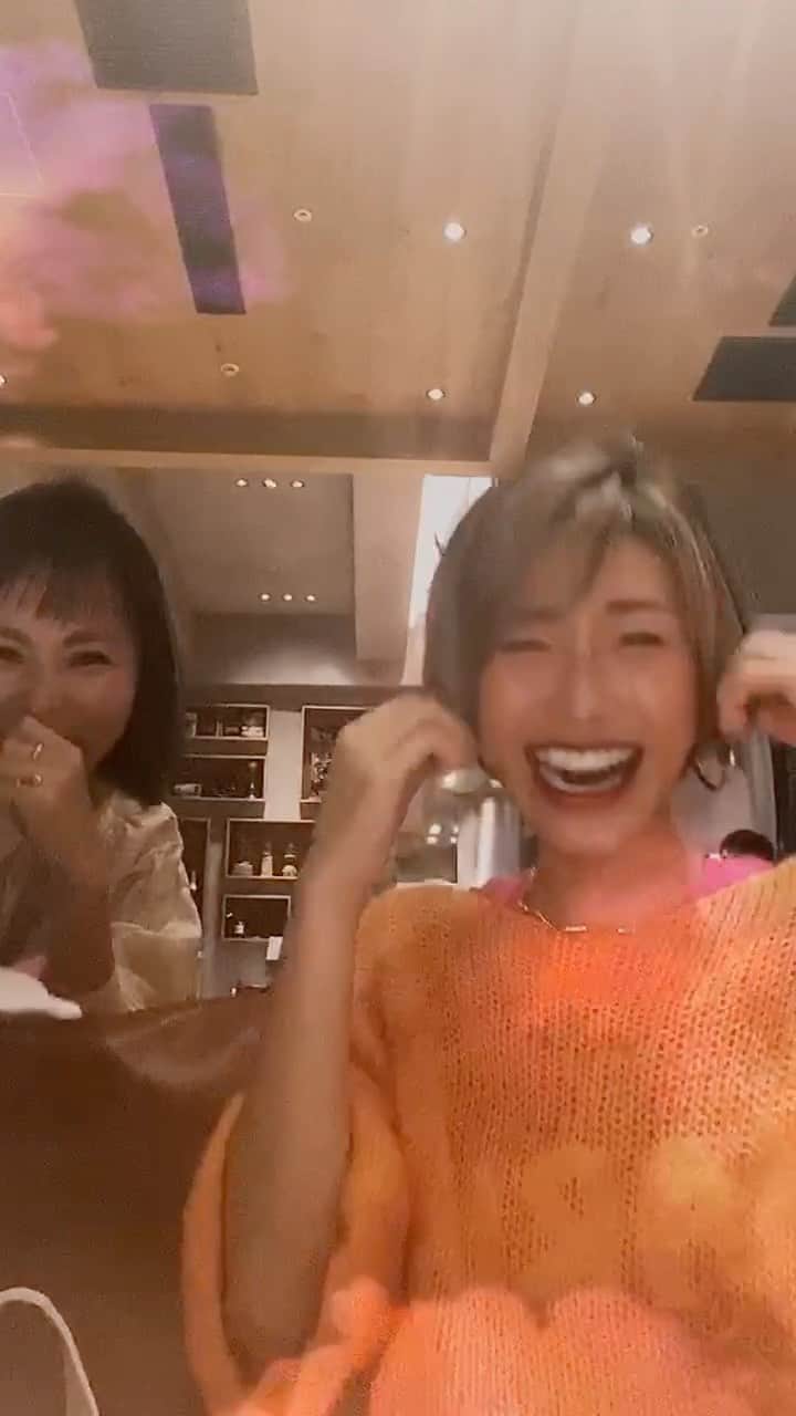 &mのインスタグラム：「わたしの手鏡について いちゃもんつけてくるちーちゃん😆 おもしろいから載せます😆」
