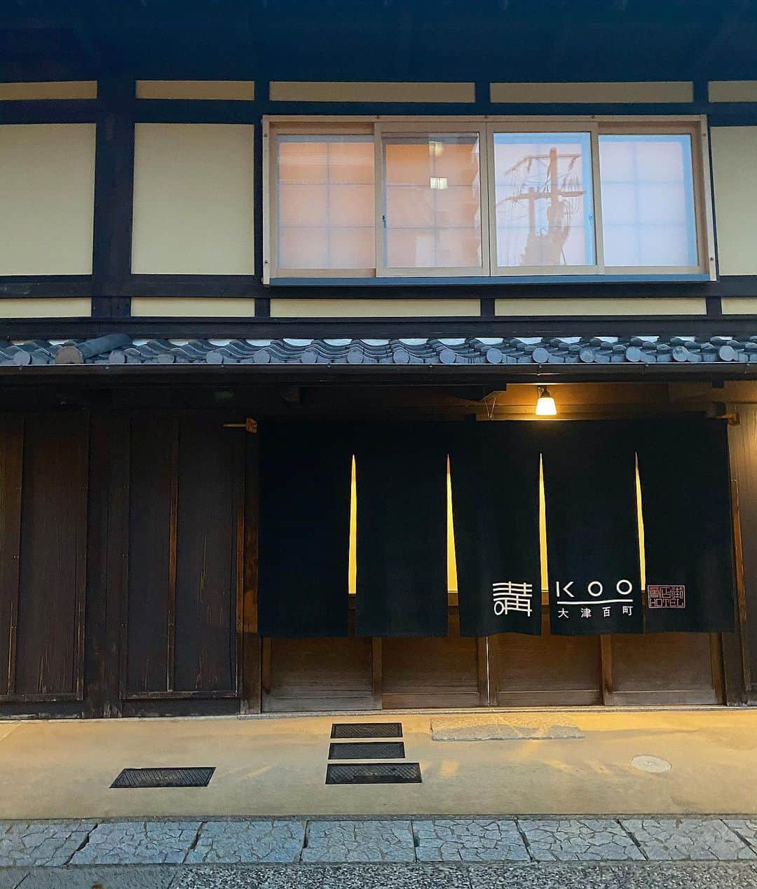 のインスタグラム：「. ✔️講　KOO 大津百町 . まるまる一棟のお宿🏠 . 「萬屋 YOROZUYA」という名前のお部屋 . #講大津百町#滋賀旅行」
