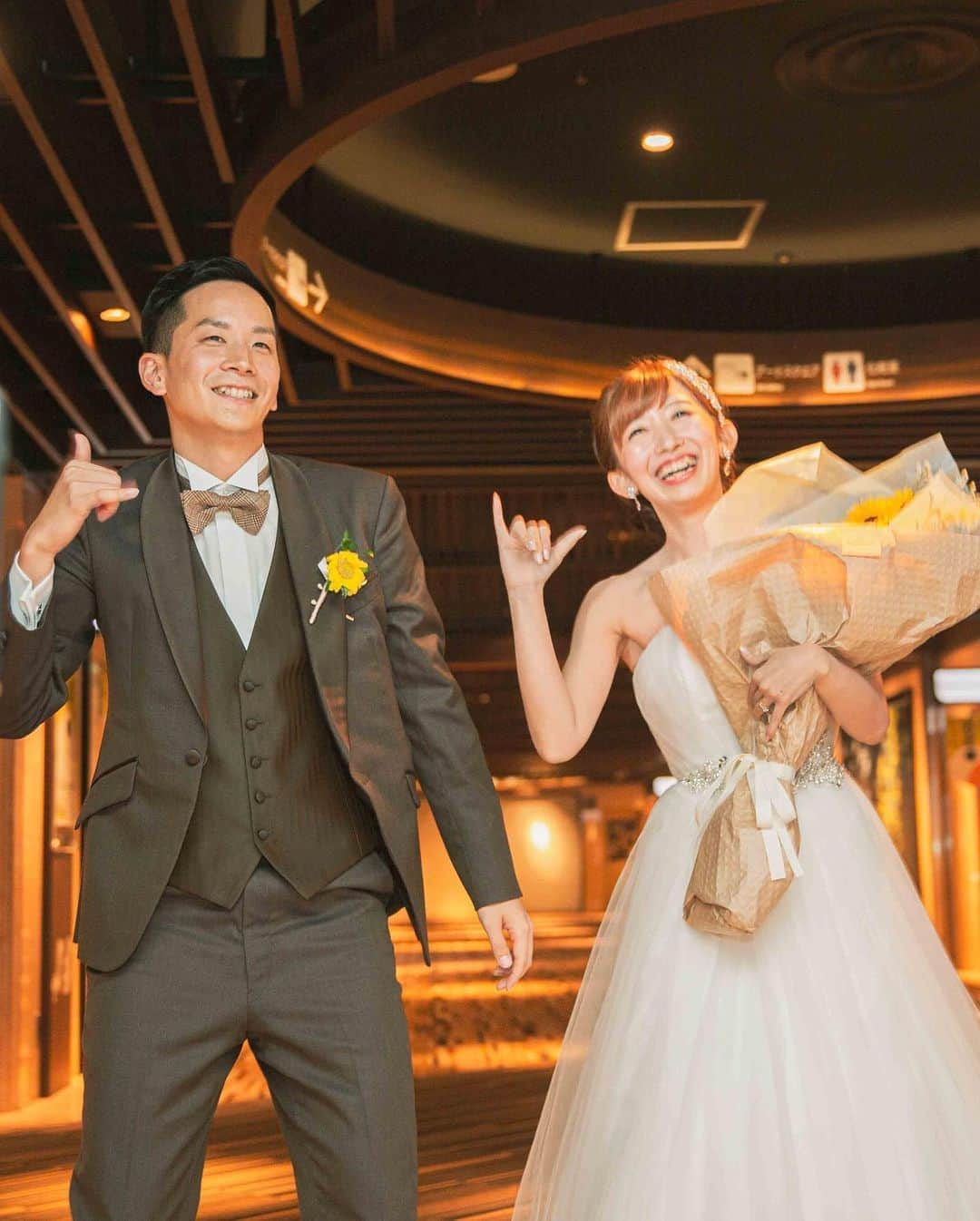 hacocoro weddingさんのインスタグラム写真 - (hacocoro weddingInstagram)「. . とにかく、楽しい会にしたい！ みんなと一体感がでるような会にしたい！ そんなテーマのもと行われたパーティ。  大好きな人たちと 大好きな空間を共有するって 本当に素敵なことですよね : )  現在hacocoroは コロナウィルス感染拡大防止対策のもと 段階的にパーティを受け付けております。  人との繋がりの大切さを 改めて感じた今だからこそ 一体感溢れるパーティを hacocoroで実施しませんか？♡  ------------------- #hacocoro をつけて、 皆さんの素敵なアイデアをシェアしてね⁂* 公式IGにてリグラムされるかも♡ ------------------- #ココロつながる笑顔の連鎖 #wedding #artdirection #15次会 #花嫁DIY #パーティ #会費制ウエディング #幹事代行 #二次会代行 #2020秋冬婚 #ウエディングフォト #ウエディングプランナー #会場コーディネート #結婚式 #結婚式DIY #結婚式二次会 #装飾 #貸切会場 #貸切パーティー#二次会会場 #プレ花嫁 #おしゃれさんと繋がりたい #結婚式を諦めない  #一体感 #パーティレポート #花嫁レポ #ウェディングアイディア #ウェディング演出 #オリジナルウェディング」11月7日 21時56分 - hacocoro_wedding