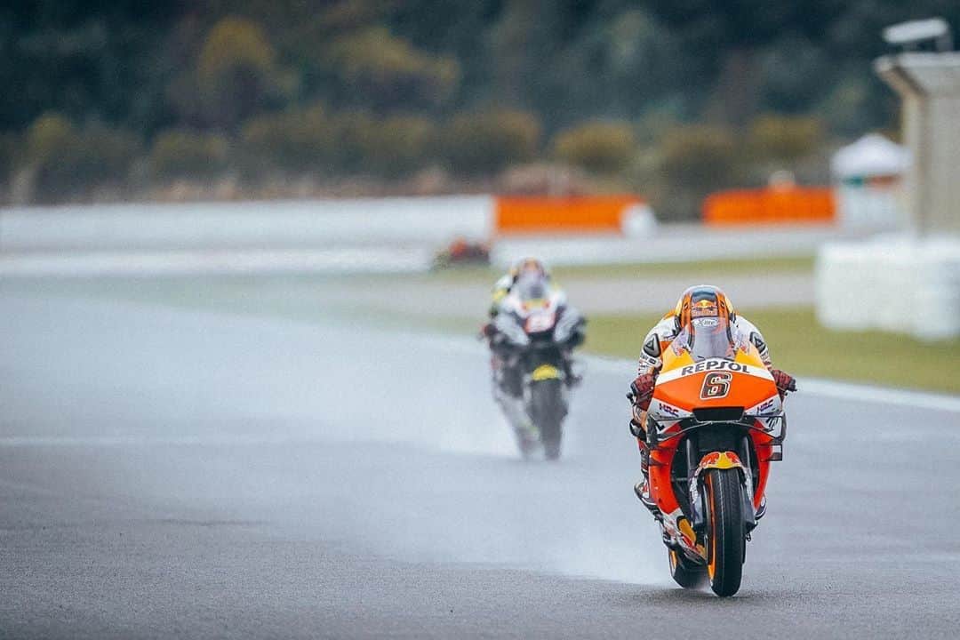 レプソル・ホンダのインスタグラム：「Whoever did the rain dance, it worked ☔️」