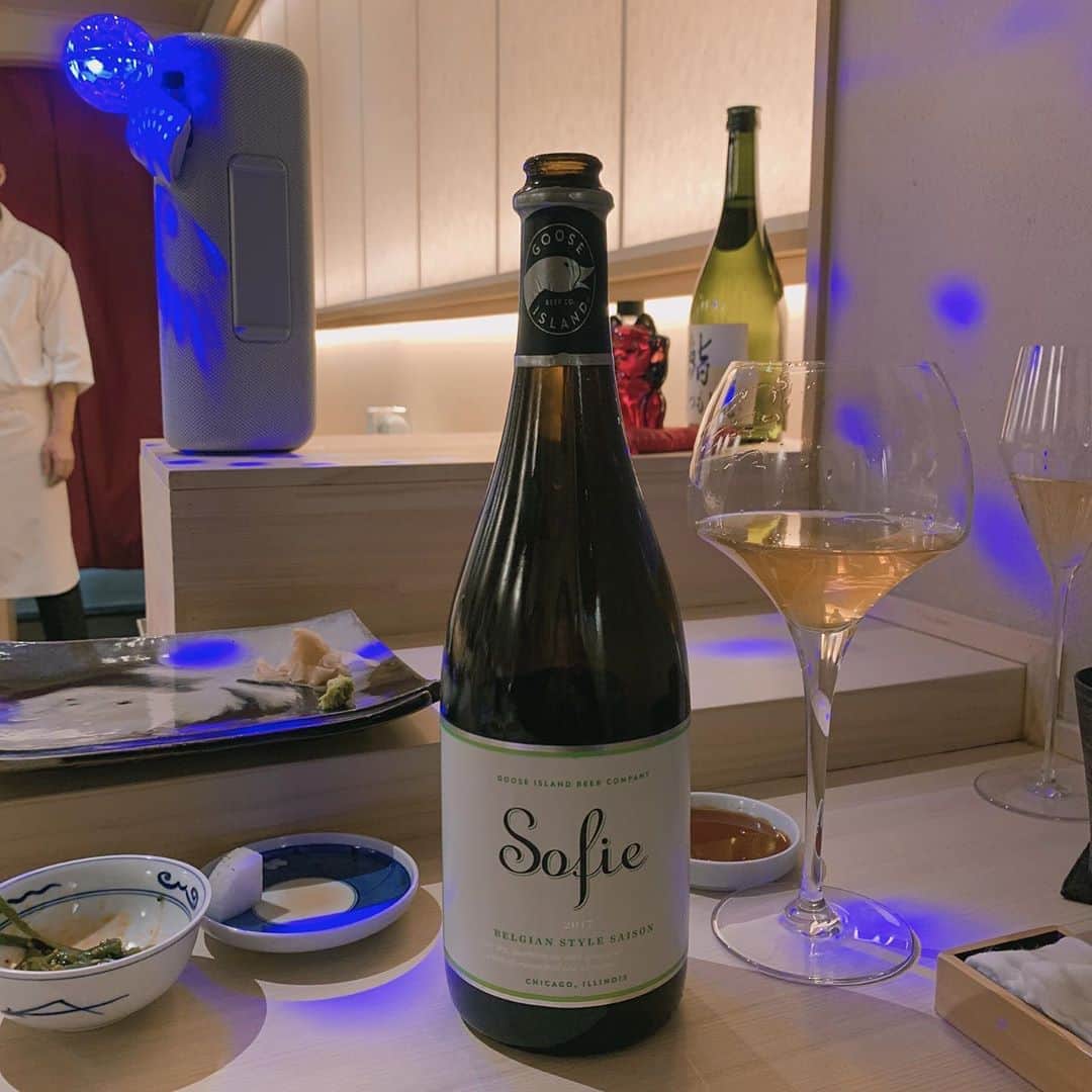ジユルさんのインスタグラム写真 - (ジユルInstagram)「#와인병에담긴맥주 인생 화이트 와인과 맥주 발견 낮 1시에 #스시마츠모토 대관  행복지수 ☝️  #bourgognechardonnay  #gooseislandSofie #JungwonPremiumGin」11月7日 22時06分 - jiyul_7
