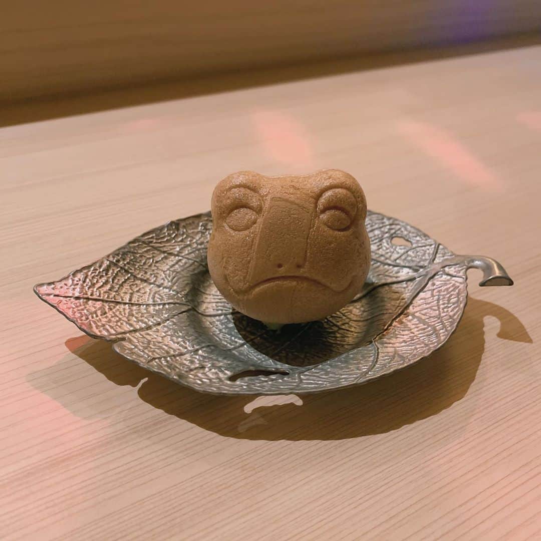 ジユルさんのインスタグラム写真 - (ジユルInstagram)「#와인병에담긴맥주 인생 화이트 와인과 맥주 발견 낮 1시에 #스시마츠모토 대관  행복지수 ☝️  #bourgognechardonnay  #gooseislandSofie #JungwonPremiumGin」11月7日 22時06分 - jiyul_7