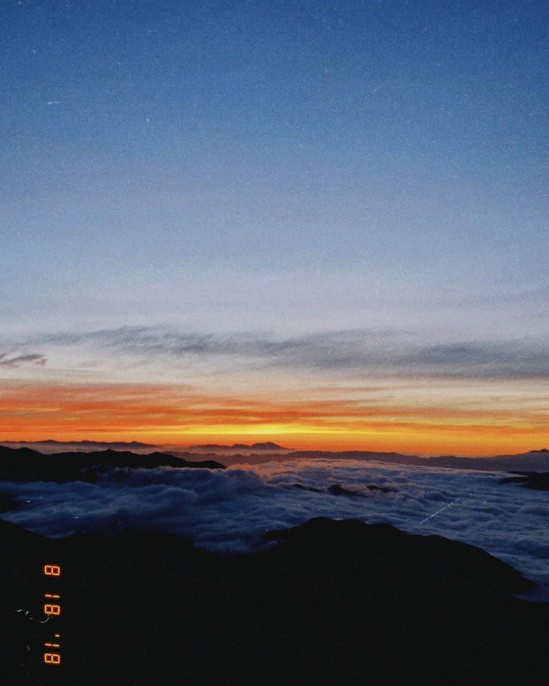 松本瞳のインスタグラム：「. 乗鞍岳 2018⛰ あーまたここ行きたい。都会の朝焼けも好きだけど。」