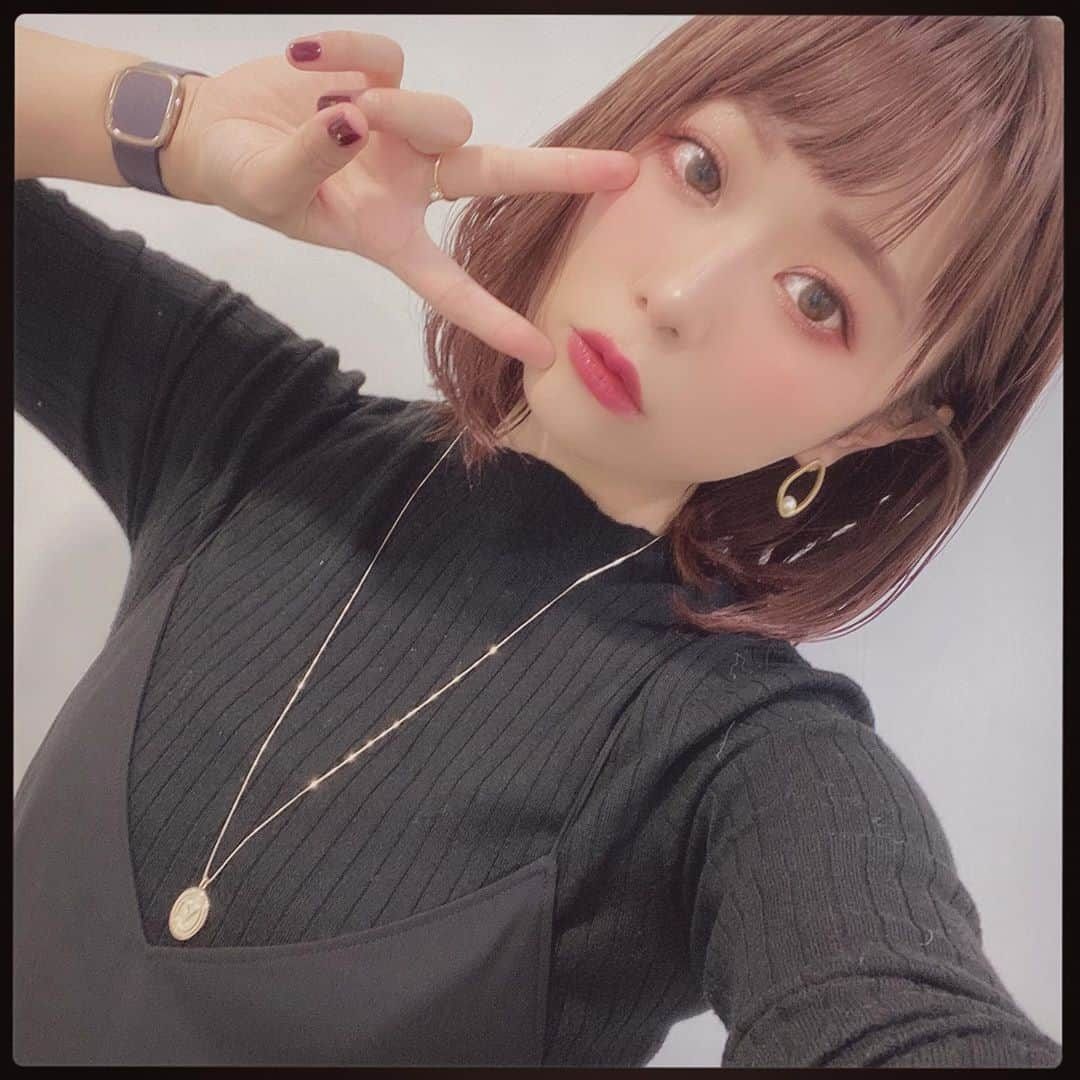 井口裕香さんのインスタグラム写真 - (井口裕香Instagram)「｡ﾟ◟𓆡◝ ◦⋅  おげんきですか〜♥︎*？  #わたしはというと #元気ですがこのように #埃だらけの黒い服です #出かける前にきちんと #コロコロしましょうね #上着がモフモフの場合 #もうどうしようもない #🙅🏽‍♀️ #さむくなってきました #風邪にはお気をつけて #🤧😷🤒🥱😪💤💭」11月7日 22時07分 - ooo31_iguchiyuka_31ooo