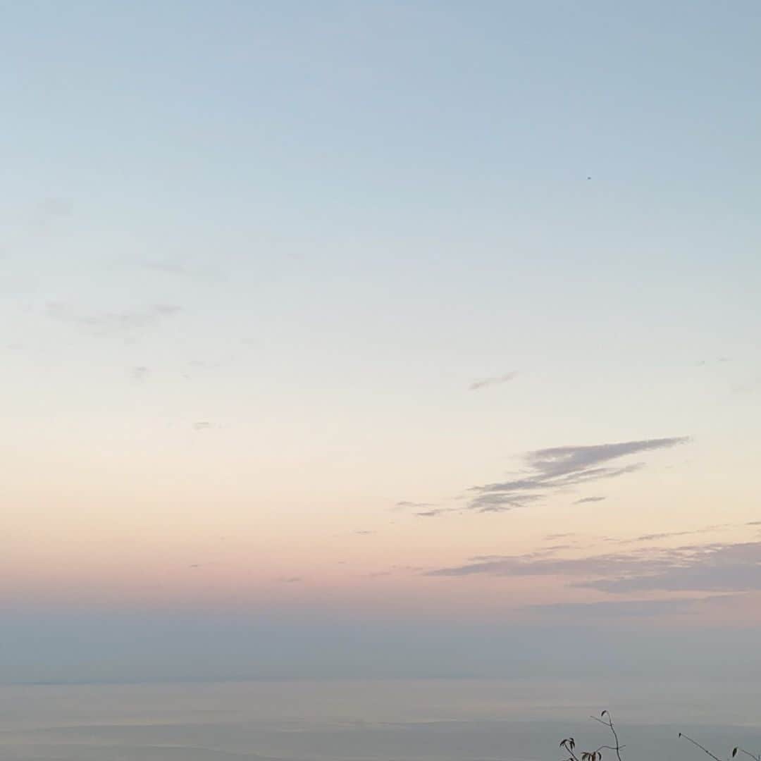 のインスタグラム：「最近本当に空が綺麗だね🥺💭」