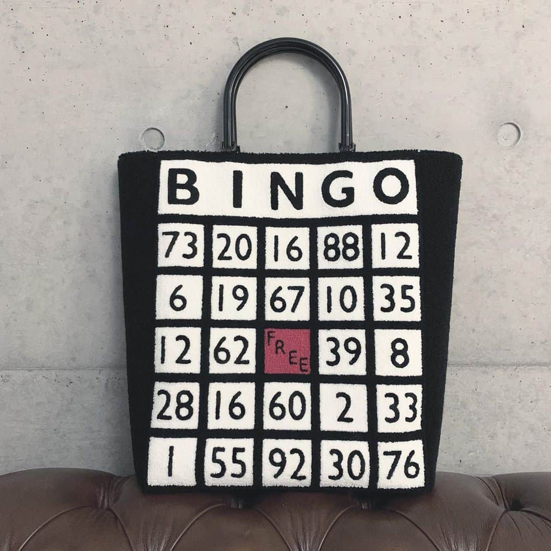 岸本佳子さんのインスタグラム写真 - (岸本佳子Instagram)「My favourite bag💕🇬🇧🌹🖤💂🏻‍♀️ #luluguinness #stylish #bag #bingo #myfavorite #tokyo」11月7日 22時09分 - yoshico_kishimoto