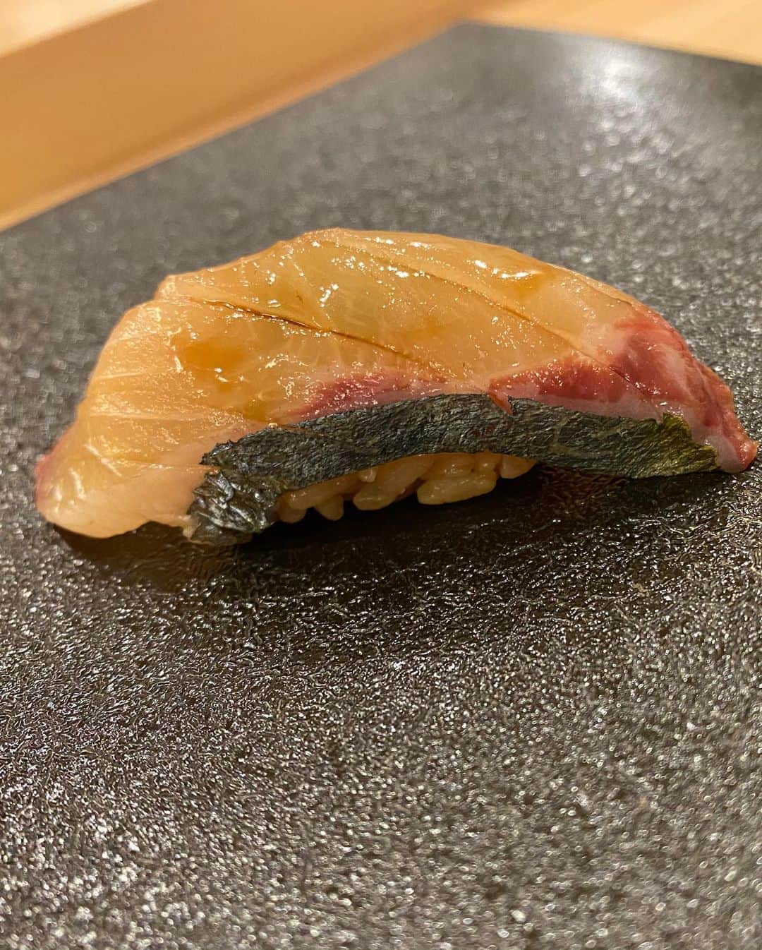 越野矢素子さんのインスタグラム写真 - (越野矢素子Instagram)「家族でお鮨『夷川鮨すずか』 新鮮な無農薬野菜の花束をお祝いに頂きました✨ ありがとうございます❤️  #江戸前寿司 #鮨#夷川鮨すずか」11月7日 22時09分 - loversyaso