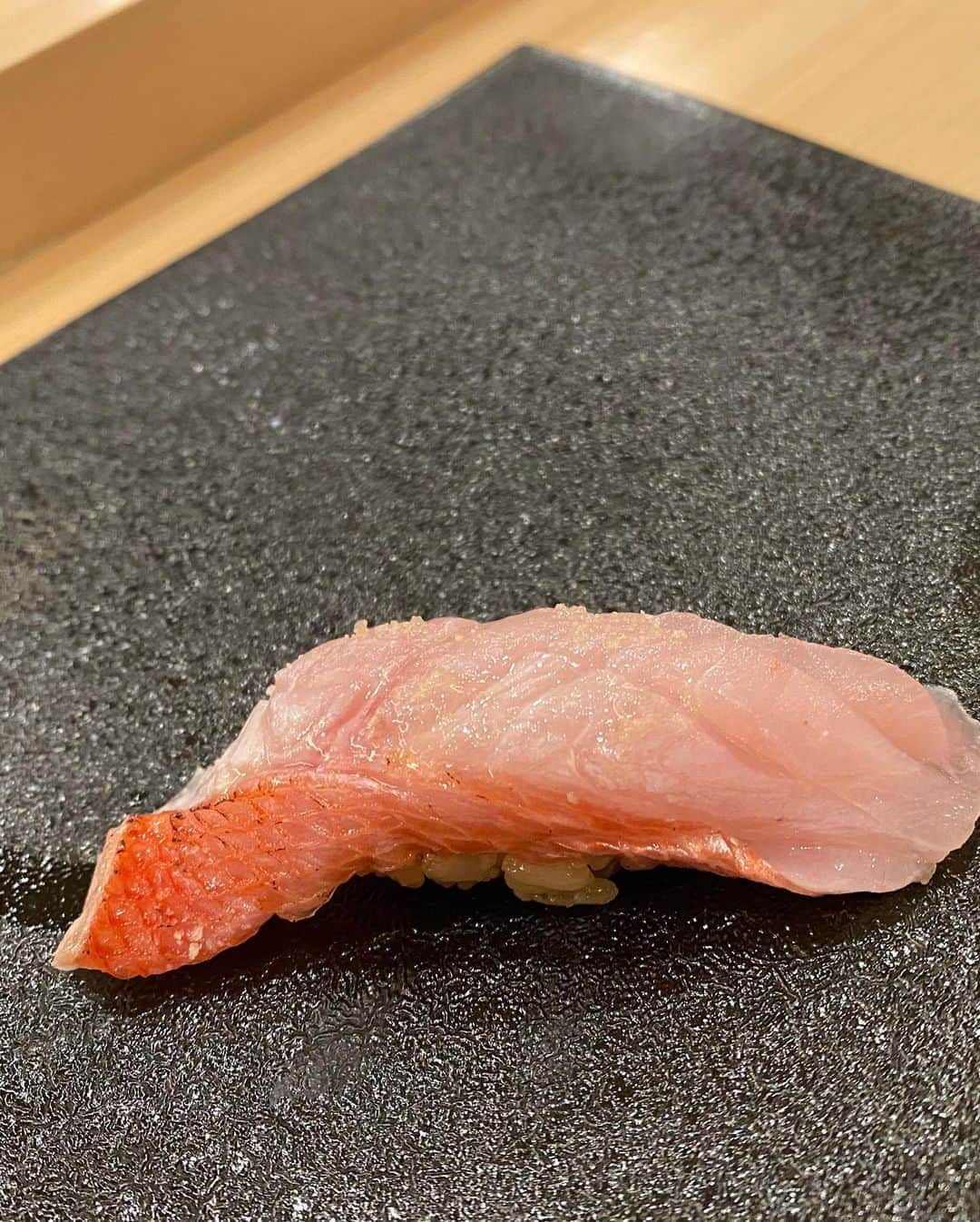 越野矢素子さんのインスタグラム写真 - (越野矢素子Instagram)「家族でお鮨『夷川鮨すずか』 新鮮な無農薬野菜の花束をお祝いに頂きました✨ ありがとうございます❤️  #江戸前寿司 #鮨#夷川鮨すずか」11月7日 22時09分 - loversyaso