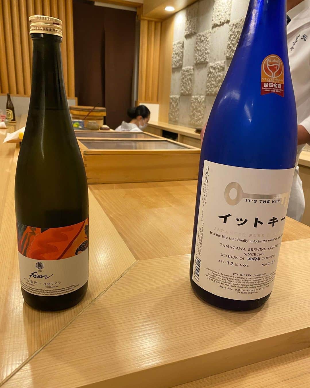 越野矢素子さんのインスタグラム写真 - (越野矢素子Instagram)「家族でお鮨『夷川鮨すずか』 新鮮な無農薬野菜の花束をお祝いに頂きました✨ ありがとうございます❤️  #江戸前寿司 #鮨#夷川鮨すずか」11月7日 22時09分 - loversyaso