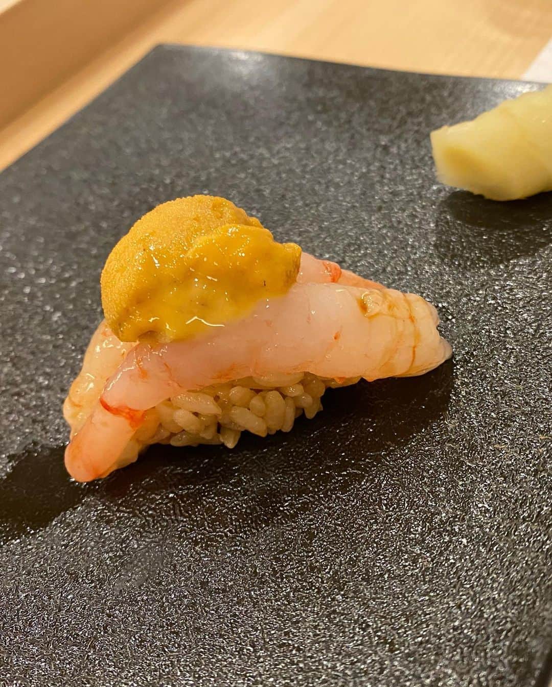 越野矢素子さんのインスタグラム写真 - (越野矢素子Instagram)「家族でお鮨『夷川鮨すずか』 新鮮な無農薬野菜の花束をお祝いに頂きました✨ ありがとうございます❤️  #江戸前寿司 #鮨#夷川鮨すずか」11月7日 22時09分 - loversyaso