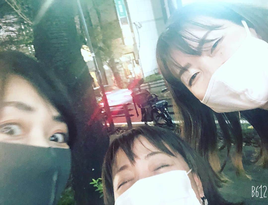 阿部洋子さんのインスタグラム写真 - (阿部洋子Instagram)「👯‍♀️👯‍♀️👯‍♀️ 超久々に先輩とあいちんと🎶  いつも行くあの場所でたらふく🍴  興が乗って、たっぷり飲んだわー  んで、最終的にふたりから 説教くらった😭😭😭 愛のムチ…😭」11月7日 22時17分 - hirocoring