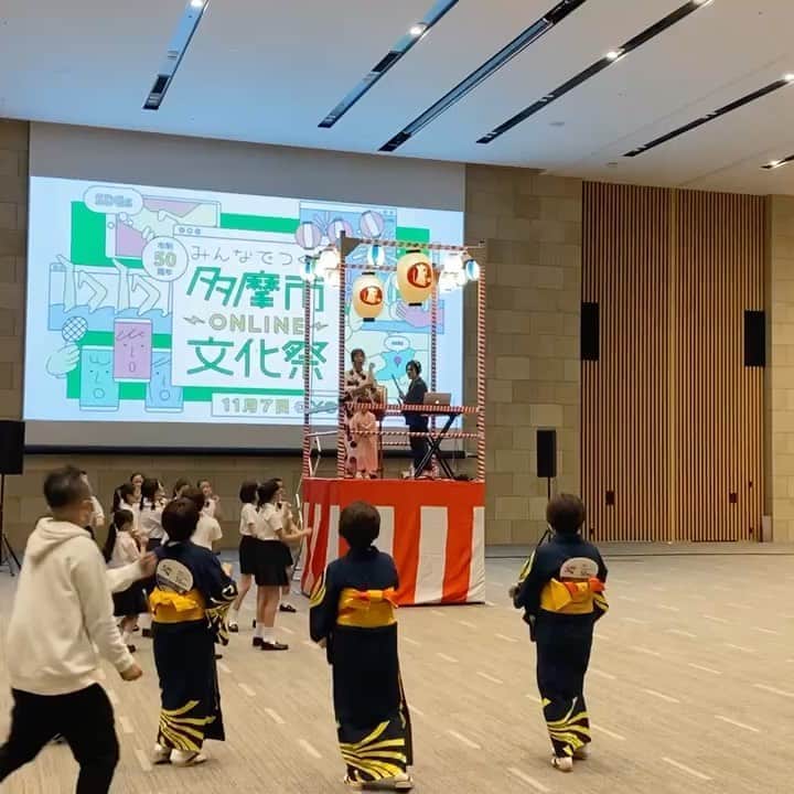 DE DE MOUSEのインスタグラム：「みなさんが隅の方で踊られていたので怒られるの覚悟で呼んだらみんなbe yourselfで踊ってくれて感動のフィナーレでした やっぱみんなで踊るのが最高ですね！  #dédémouse #dedemouse #デデマウス #電電鼠 #ホナガヨウコ #多摩 #盆踊り」