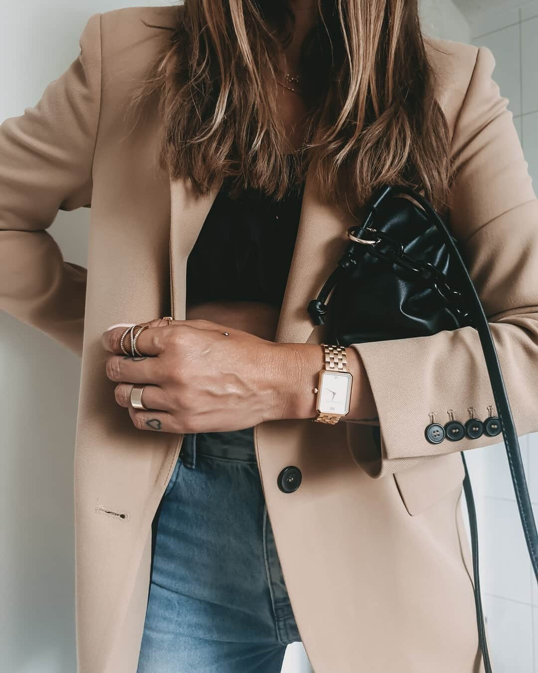 Kapten & Sonさんのインスタグラム写真 - (Kapten & SonInstagram)「'Casual doing saturday.' 💫 What are your plans for today, Kaptens? Favorite combination by @ju.st.style wearing our watch Grace Gold "Steel". 😍 #bekapten #kaptenandson⁠ .⁠ .⁠ .⁠ #watch #grace #style #fashion #fashioninspiration #ootd #details #whatiwear #explore #autumn #autumnoutfits」11月7日 22時30分 - kaptenandson