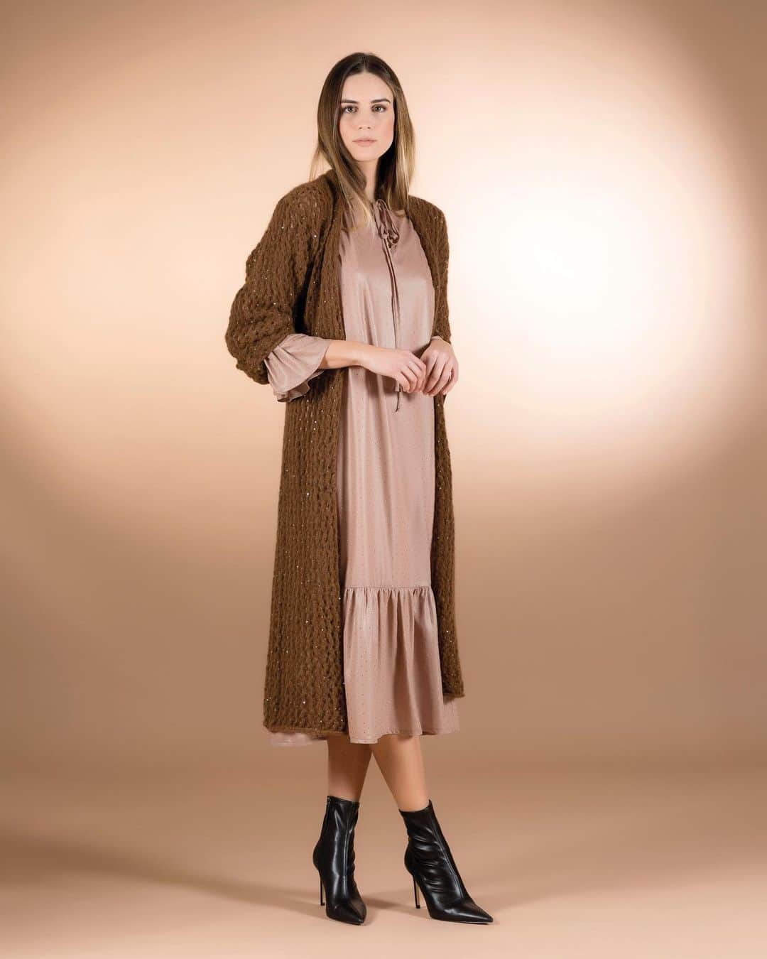 クリスティーナガヴィオリのインスタグラム：「Dress and cardigan available on our online store. 💖 Discover more www.cristinagavioli.it  #cristinagavioli #FW20 #MadeinItaly」