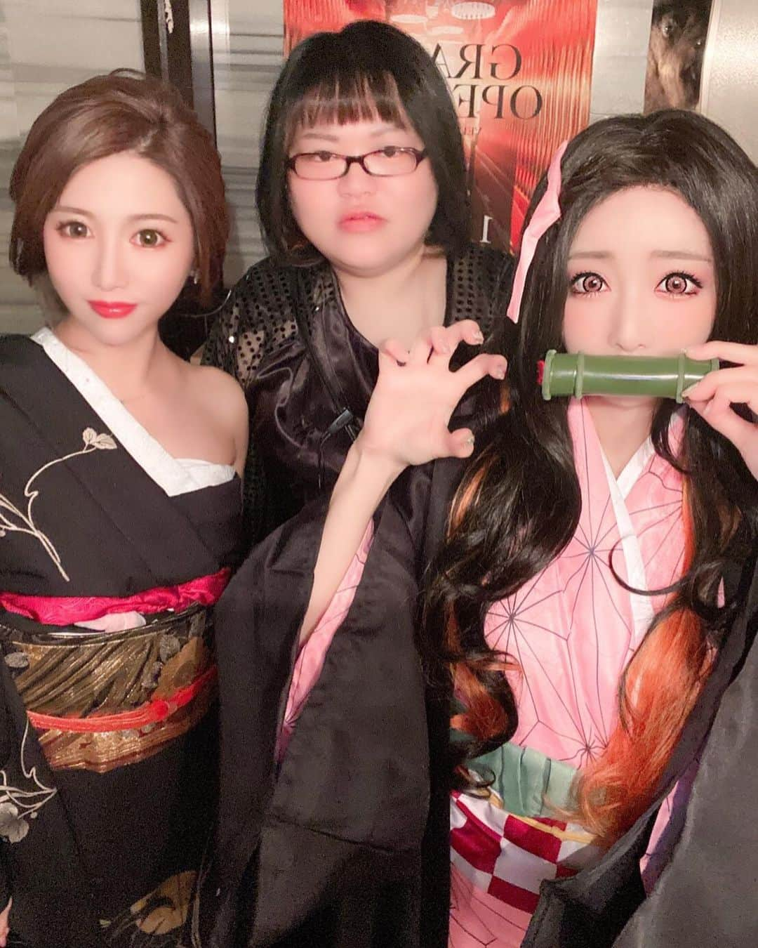 一條りおなさんのインスタグラム写真 - (一條りおなInstagram)「👭👘🦋🎋💗 .  #halloween  #halloweencostume  #2020 #鬼滅の刃 #竈門禰豆子  #胡蝶しのぶ #甘露寺蜜璃  #禰豆子 #禰豆子コスプレ #鬼滅の刃コスプレ」11月7日 22時46分 - riona.i