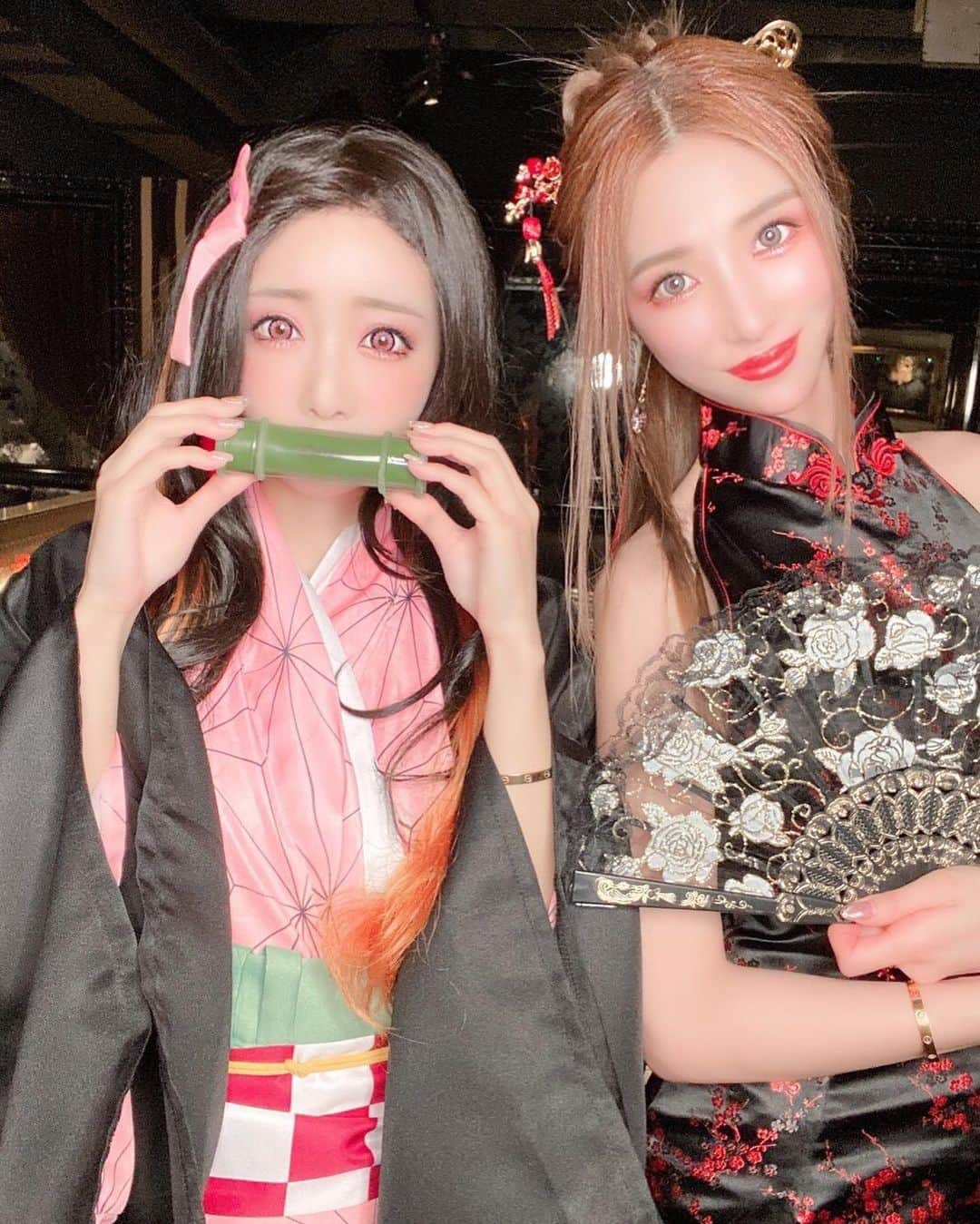 一條りおなさんのインスタグラム写真 - (一條りおなInstagram)「👭👘🦋🎋💗 .  #halloween  #halloweencostume  #2020 #鬼滅の刃 #竈門禰豆子  #胡蝶しのぶ #甘露寺蜜璃  #禰豆子 #禰豆子コスプレ #鬼滅の刃コスプレ」11月7日 22時46分 - riona.i