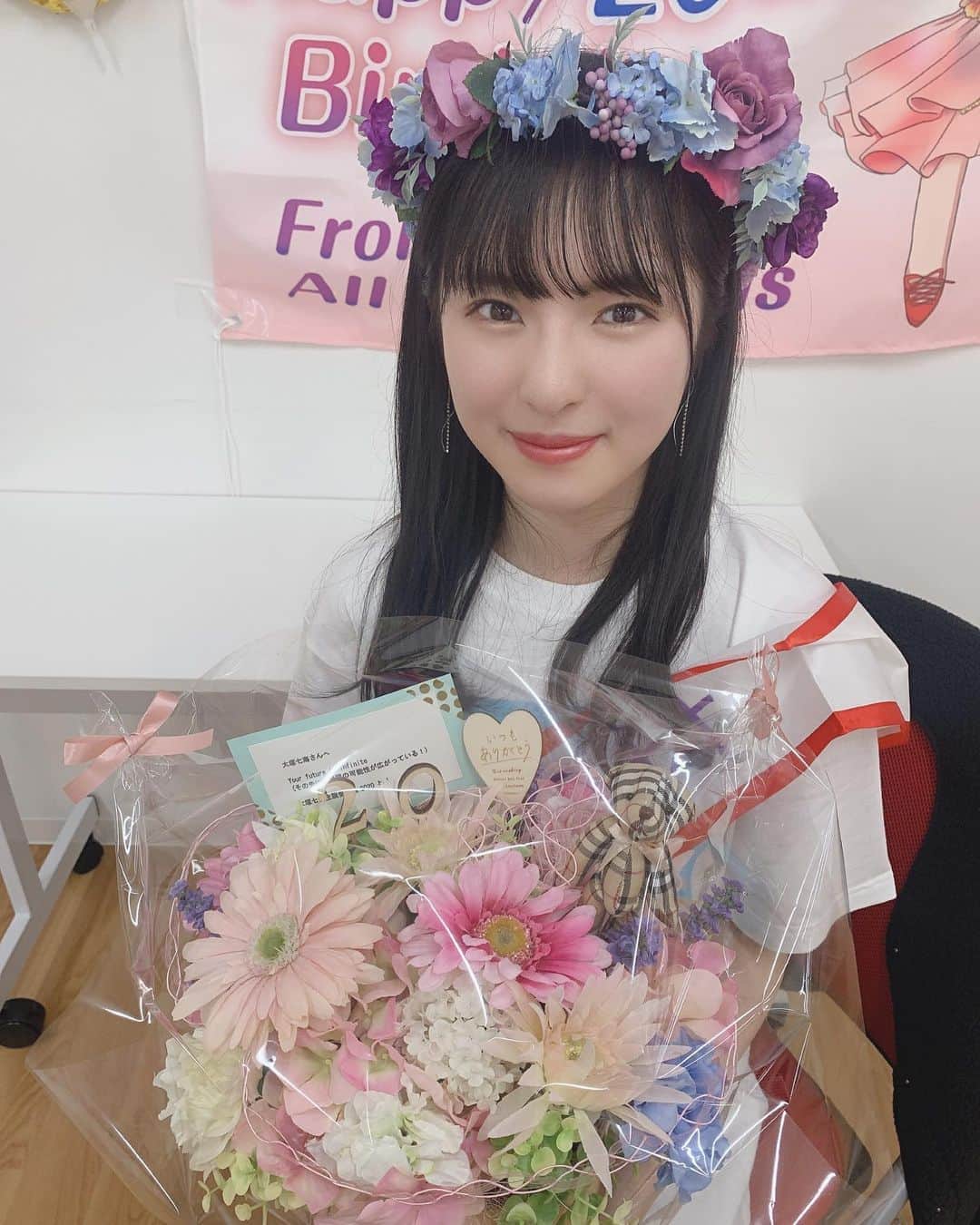大塚七海のインスタグラム：「ㅤㅤㅤㅤㅤㅤㅤㅤㅤㅤㅤㅤㅤ ハタチになりました🎂💐 これからもよろしくお願いします＾＾♡！  ㅤㅤㅤㅤㅤㅤㅤㅤㅤㅤㅤㅤㅤ #誕生日 #ハタチ #皆さんありがとうございました」