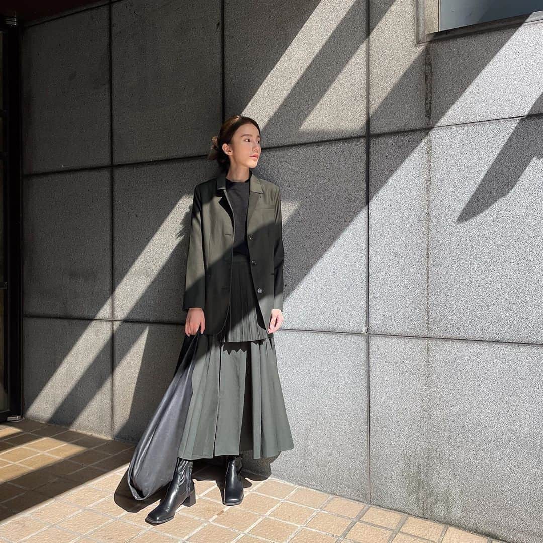 チャン・チュンニンのインスタグラム：「毫不留情的風 我只是想好好的拍個穿搭  ootd:  @20s_tnewties_tw   boots @soulsis2014」