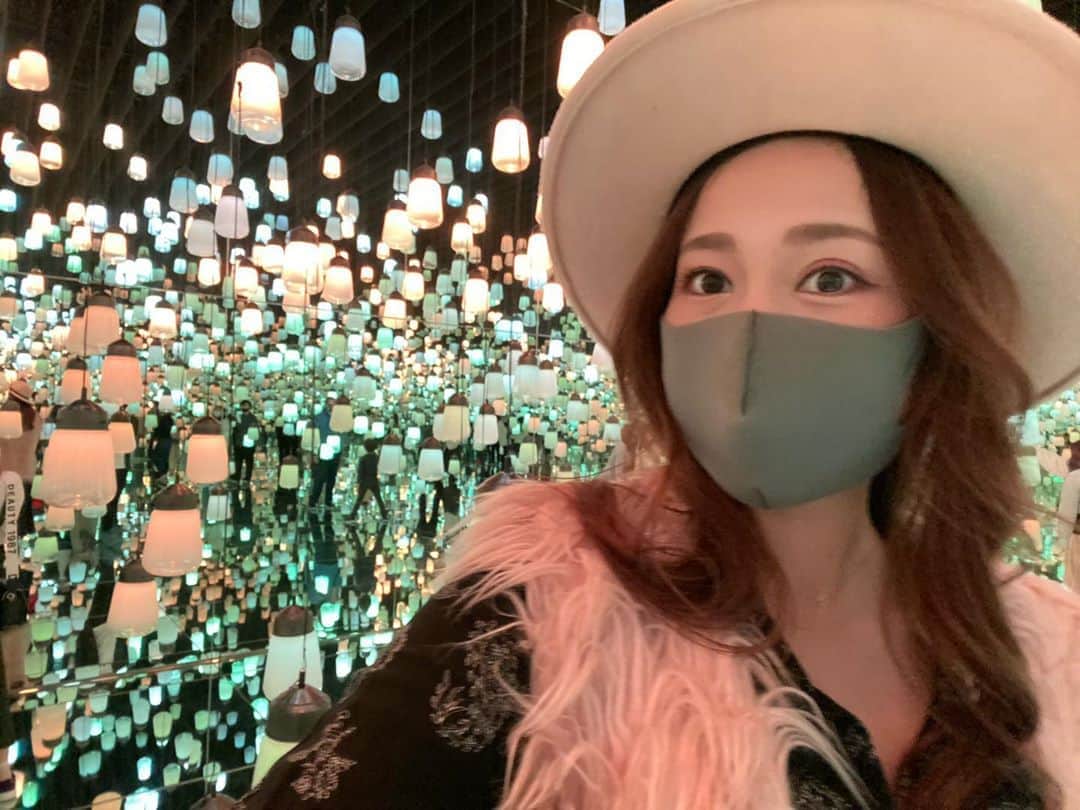 吉江瞳のインスタグラム：「人生初のチームラボ行ってきました❤️ 幻想的な空間が本当に素晴らしかった☺️ 豊洲も行きたいな！ #チームラボお台場  #ラプンツェルの世界 #幻想的」