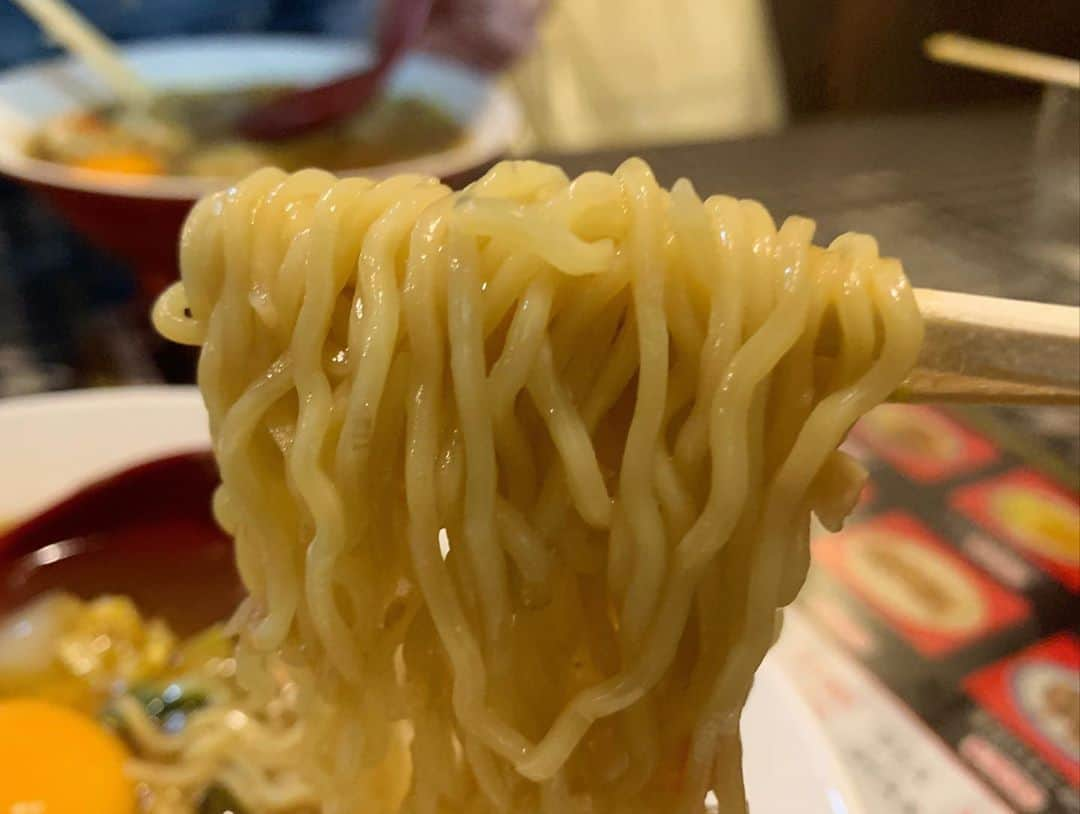 SUSURUさんのインスタグラム写真 - (SUSURUInstagram)「奈良のご当地ラーメン『天理スタミナラーメン』を大阪で！ 先日、大阪に行ってきましてラーメン店主さん達と飲み🍻 シメのラーメンにこちらへ連れて行ってもらいました。 ピリ辛でほんのりニンニクの効いたスタミナ味のスープが飲んだ後の身体に染み渡るぅ〜♨️ 卵潰して絡めてすすれば桃源郷が見えました🤪 #susuru_tv #彩華大阪上六店 #谷町九丁目 #大阪 #玉子ラーメン #うまい  #ラーメン #らーめん #ramen #ラーメン部 #ramennoodles #毎日ラーメン生活 #麺スタグラム #japaneseramen #japanramen #foodstagram #foodie #noodles #instanoodle #instaramen #instafood #susururecommended #彩華ラーメン #サイカラーメン #天理スタミナラーメン #大阪ラーメン」11月7日 22時59分 - susuru_tv