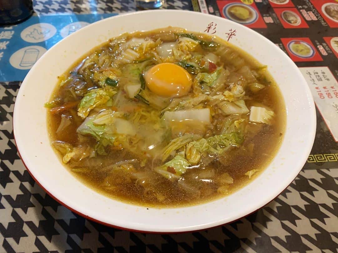 SUSURUさんのインスタグラム写真 - (SUSURUInstagram)「奈良のご当地ラーメン『天理スタミナラーメン』を大阪で！ 先日、大阪に行ってきましてラーメン店主さん達と飲み🍻 シメのラーメンにこちらへ連れて行ってもらいました。 ピリ辛でほんのりニンニクの効いたスタミナ味のスープが飲んだ後の身体に染み渡るぅ〜♨️ 卵潰して絡めてすすれば桃源郷が見えました🤪 #susuru_tv #彩華大阪上六店 #谷町九丁目 #大阪 #玉子ラーメン #うまい  #ラーメン #らーめん #ramen #ラーメン部 #ramennoodles #毎日ラーメン生活 #麺スタグラム #japaneseramen #japanramen #foodstagram #foodie #noodles #instanoodle #instaramen #instafood #susururecommended #彩華ラーメン #サイカラーメン #天理スタミナラーメン #大阪ラーメン」11月7日 22時59分 - susuru_tv