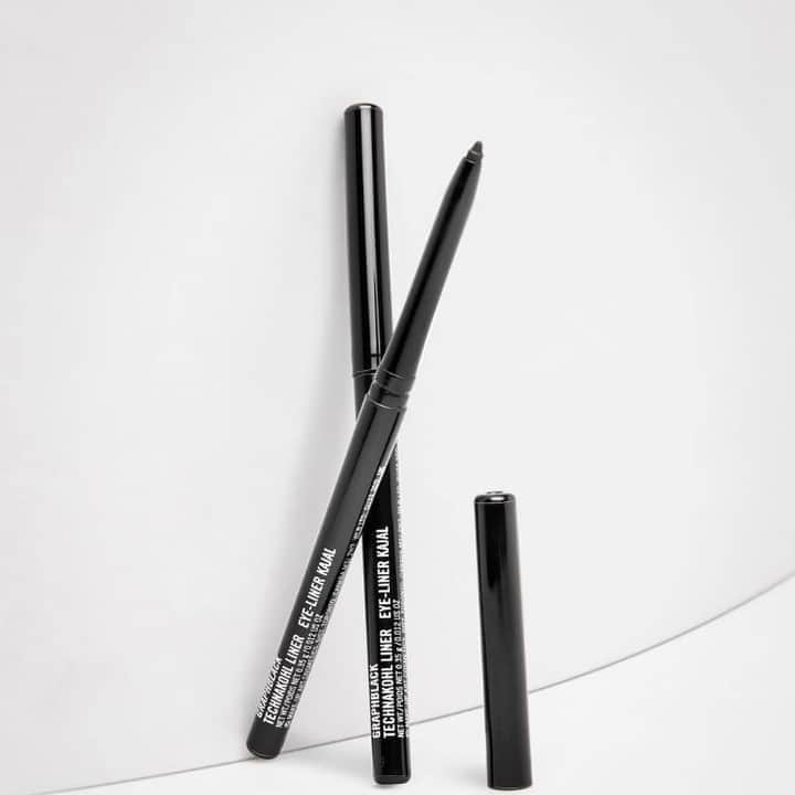 M·A·C Cosmetics BRさんのインスタグラム写真 - (M·A·C Cosmetics BRInstagram)「Não é novidade pra ninguém que a M•A•C tem uma variedade incrível de delineadores para todos os estilos e gostos! 😍  - Brushstroke Liner: Proporciona um delineado preciso, definido, rápido e fácil, cria a linha perfeita em uma só passada.  - Technakohl Graphblack: Um delineador cremoso de cor intensa, que confere uma linha fina ou grossa lindíssima, você escolhe. - Delineador à prova d'água Dual Dare All Day: Dois em um, apresenta um pincel de ponta líquida para linhas finas e precisas, e um lápis kajal retrátil para esfumados.  Aproveite nosso mês Beauty Friday e confira todas as condições especiais! Exclusivamente essa semana compre 2 produtos para olhos no site ou nas lojas e ganhe um produto M•A•C.  #Regram @maccosmetics_es #MACBeautyFriday #delineador #olhos #make」11月7日 23時00分 - maccosmeticsbrasil