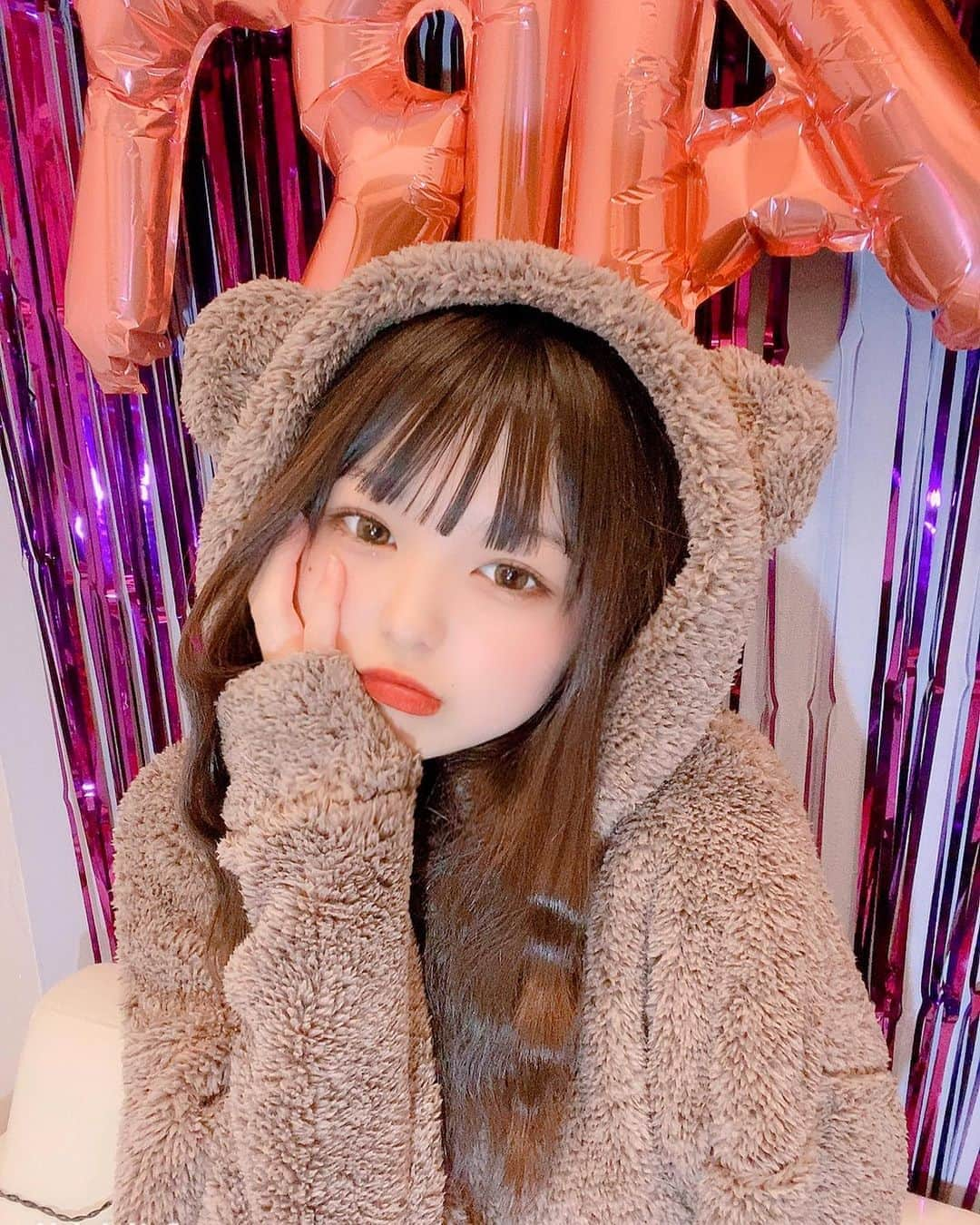 りょーかさんのインスタグラム写真 - (りょーかInstagram)「・ ・ 友達のおうちでぱじゃまぱーてぃー🧸 あざとく見えるこの熊❕❕❕ ・ TikTokもあげるからみてね〜❤︎ ((((明日かな〜！！！」11月7日 23時02分 - ryoka_0720