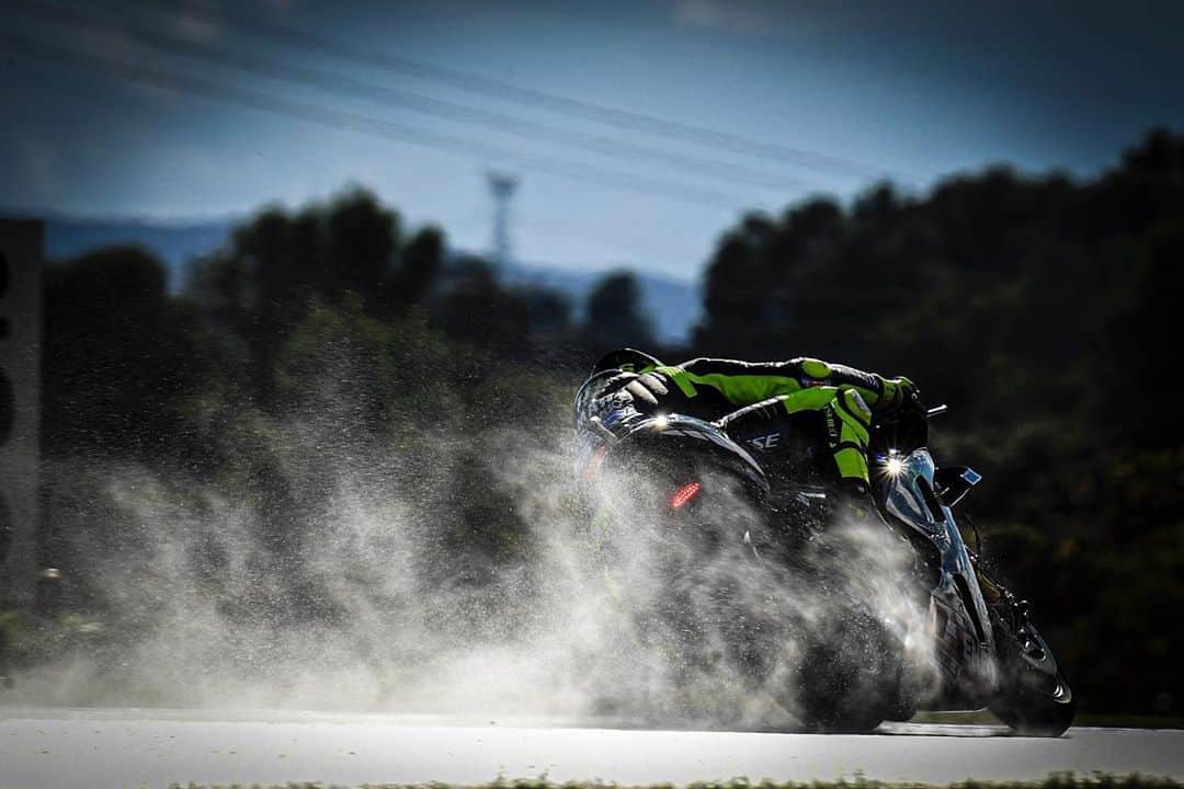 MotoGPさんのインスタグラム写真 - (MotoGPInstagram)「Good to see @valeyellow46 back on track at Valencia today and producing this stunning shot! 🤩 #EuropeanGP 🇪🇺 #VR46 #MotoGP #Motorcycle #Racing #Motorsport」11月7日 23時13分 - motogp