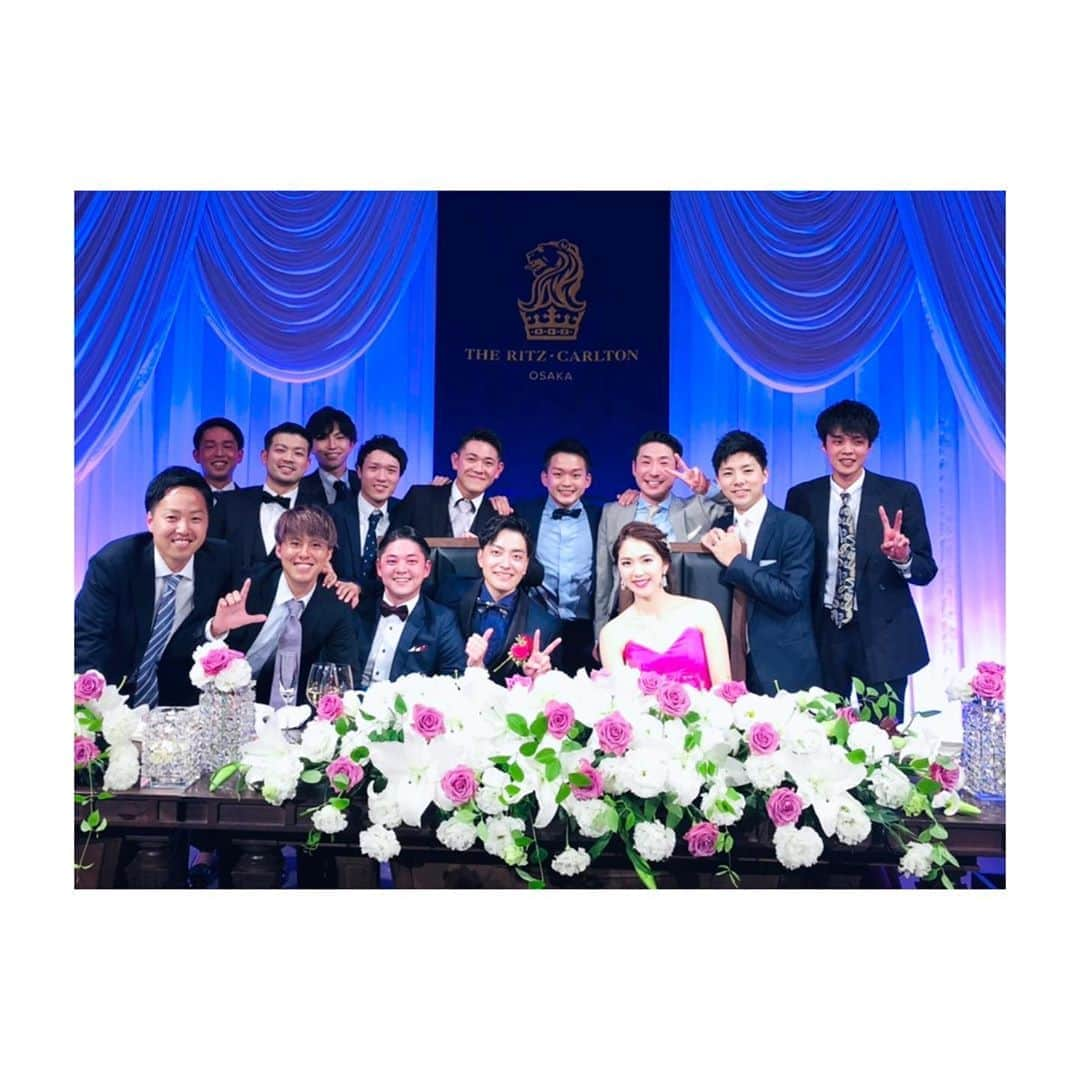 江本一真さんのインスタグラム写真 - (江本一真Instagram)「広島観音高校サッカー部の同級生！ 結婚式✨ お祝い事はやっぱりエエもんですね。 おめでとう🎉 in ザ・リッツ・カールトン大阪 #高校サッカー #同級生 #結婚式  #おめでとう」11月7日 23時05分 - kazuma_emoto