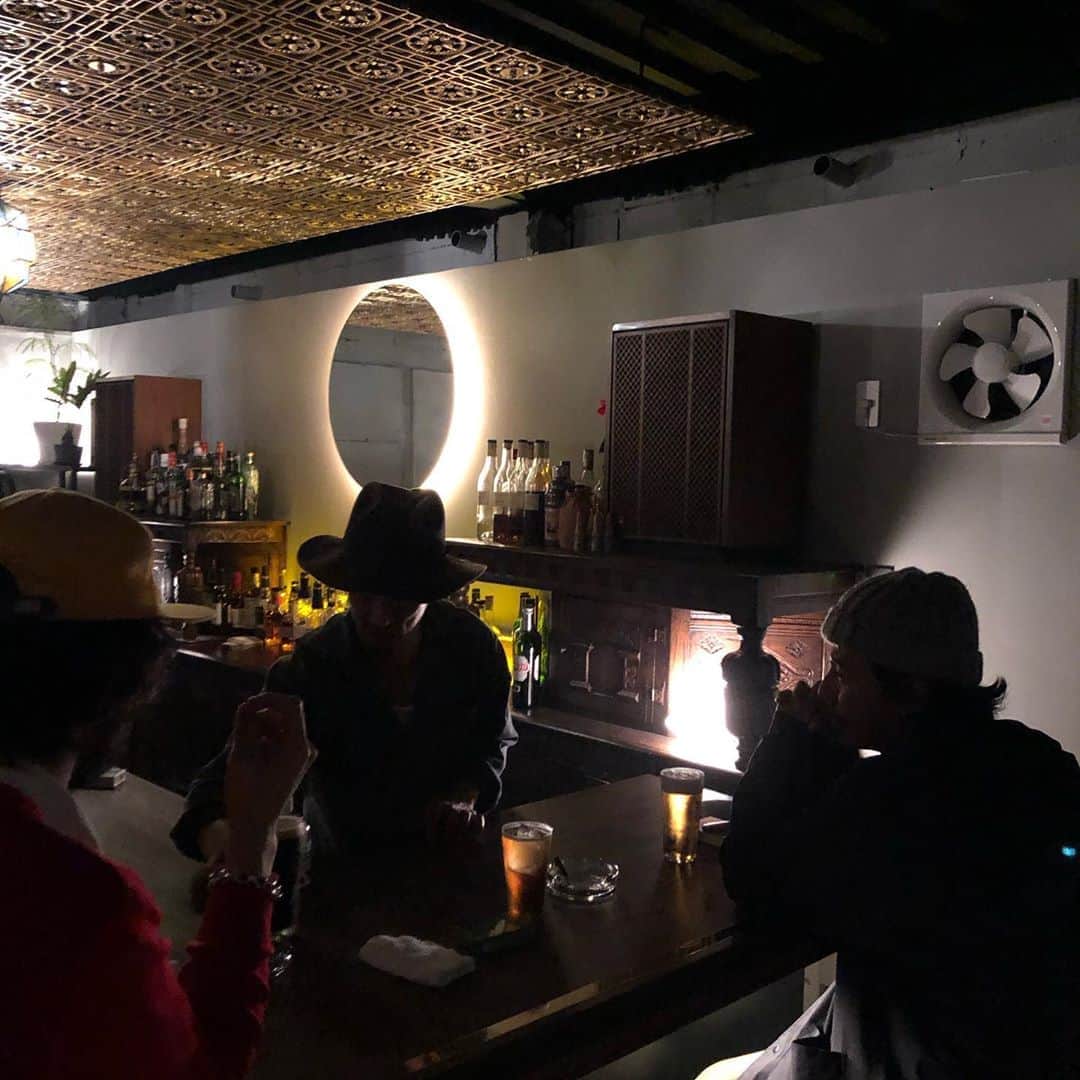シーサーのインスタグラム：「・ ・ 大阪の友達コーちゃんのBAR パンチェリーナが移転オープン！ 空気感も場所もステキがすぎる◎ 祝11周年！！おめでとう〜㊗️㊗️㊗️ ピス！  #pancherina  #パンチェリーナ」