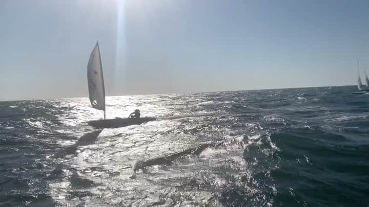 ペイジュ・レイリーのインスタグラム：「Weeeeeee! 🤪 • • • #saturday #sail #teamusa #girl #surf #coldfront #stfrancissailingfoundation」