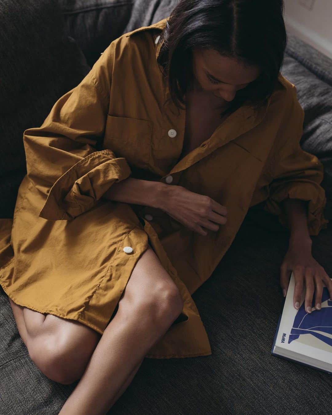 スティーブンアランのインスタグラム：「Weekend plans in the Couch Dress. #stevenalan」
