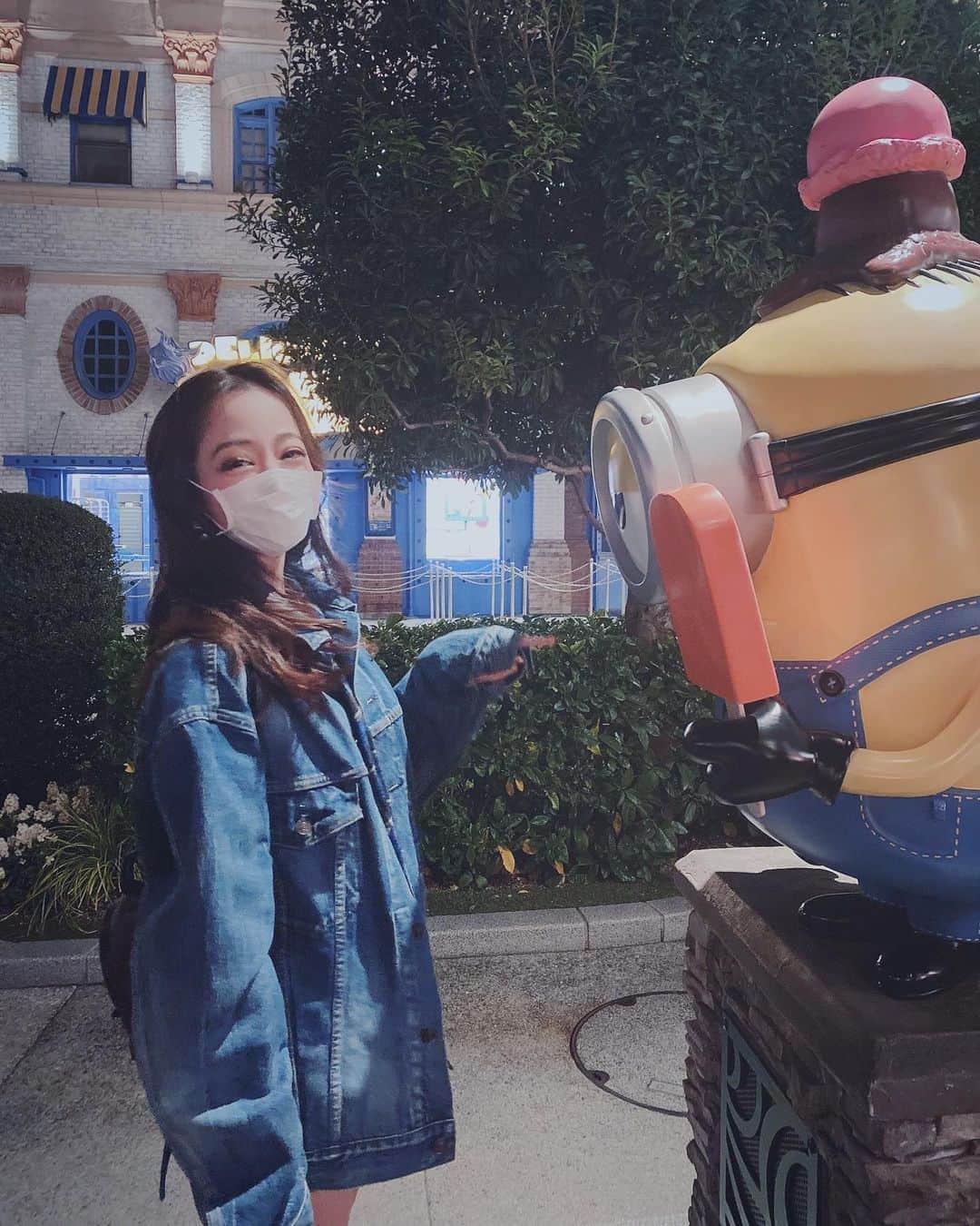 坂本礼美さんのインスタグラム写真 - (坂本礼美Instagram)「. . たんじょうび当日🐰💘 . ゆんちゃん💜 @yunkoro519 💜が事前にチケットを取ってくれていて🥺🌈💕 れみゆんでUSJ行ってきました🦖🌍🦈💖✨ . カウントダウンでも沢山お祝いしてくれたのに、当日もUSJに連れて行ってくれるなんて🤢💗💗💗 本当に幸せすぎたよ🤦🏼‍♀️💘💘✨ . あまり混んでいなくて、アトラクションも並ばずに沢山乗れたし🤖💕(乗ってる間は常に手を繋いでた🤝笑) . 夕方のパーク内の雰囲気が大好きでただ歩いてるだけでもるんるん😻 . 本当に楽しかったぁぁぁぁ🥳💕✨💕✨ . 行き帰りの新幹線も、ずーーーっと楽しくて💖👧🏼👧🏼💖 . 本当に素敵な誕生日を過ごしました🥰✨✨✨ . . ゆんちゃん💘 本当に本当にありがとう🥺😭😚💜💗💜💗 . 💕👩‍❤️‍💋‍👩💕 . . . #れみゆん #usj #ゆにば #素敵な誕生日プレゼント #一緒に過ごしてくれてありがとう #🤢 #😚 #💘 #🏠🐾」11月7日 23時33分 - remi_1103