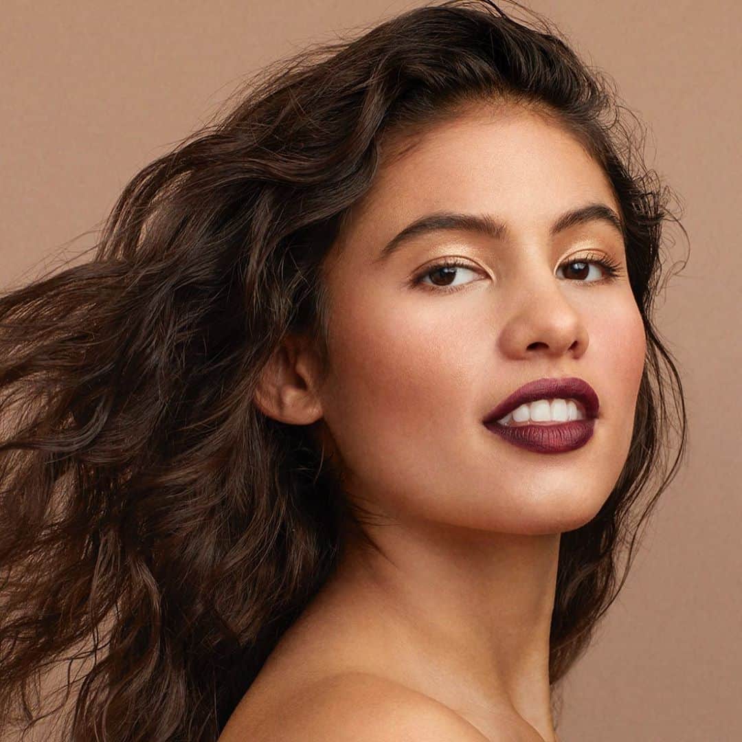 COVERGIRLさんのインスタグラム写真 - (COVERGIRLInstagram)「This burgundy lip is EVERYTHING. 💄 🍁 Tap to shop #OutlastUltiMatte Liquid Lipstick at @walmart.  🍁#CleanFresh Skin Milk in '600-Rich' 🍁#CleanFresh Hydrating Concealer in '330 Fair / Light' 🍁#CleanFresh Mascara in 'Extreme Black' 🍁#EasyBreezyBrow in '400-Rich Brown' 🍁#OutlastUltimatte Liquid Lipstick in '150 Cabernet With Bae'  🍁#ExhibitionistUltraMatte in '670 High-Roller' (on top of #OutlastUltiMatte) 🍁#TruBlend So Flushed Bronzer in '390-Sunset Glitz' 🍁#TruBlend So Flushed Blush in '320-Love Me' 🍁#TruBlend Super Stunner Hyper-Glow Highlighter #EasyBreezyBeautiful #COVERGIRLCrueltyFree #CrueltyFree」11月7日 23時55分 - covergirl