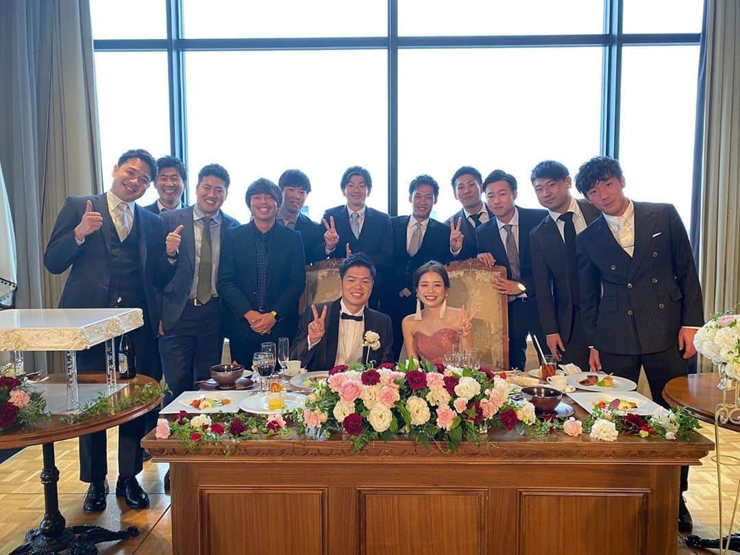 小川直毅のインスタグラム：「幸せをたくさん感じれました。 もり、まーちゃん、ホンマにおめでとう😂✨嬉しーてしゃーない🥺 #結婚式 #wedding  #ガンバユース #同級生 #追手門」