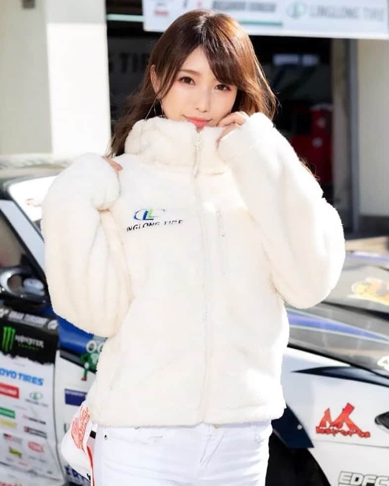 朝比奈果歩さんのインスタグラム写真 - (朝比奈果歩Instagram)「D1GP@オーポリのお写真！ 白いもっこもこかわいいでしょ⛄️ 、 、 、 、 #リンロンタイヤ #チームオレンジ #ピットウォーク #ドリフト #レースクイーン #もこもこ #ふわもこ部 #ポートレート #写真 #サーキット  #LINGLONGTIRE #drift #TeamORANGE #d1 #d1gp #circuit #racequeen #rq #portrait #photography #mocomoco #pitwalk  #레이싱모델 #赛車女郎 #서킷 #模特 #车模 #照片」11月7日 23時49分 - kaho_asahina