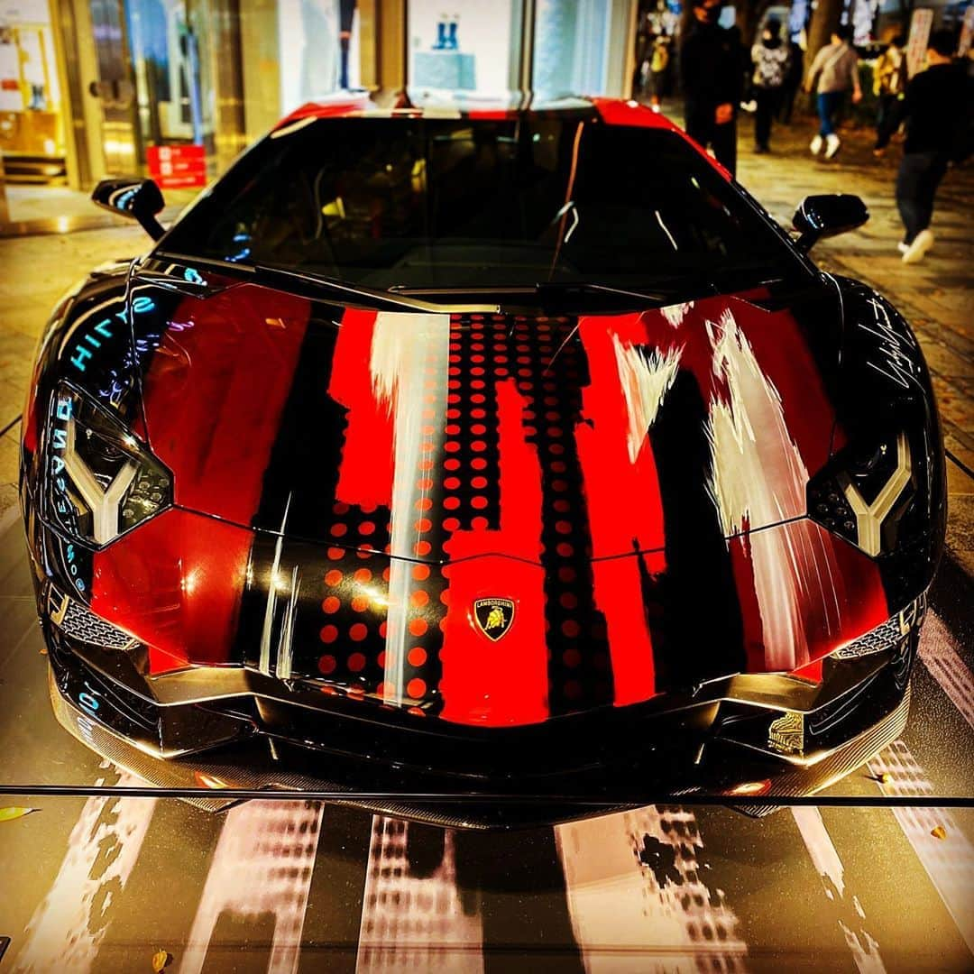 zoppさんのインスタグラム写真 - (zoppInstagram)「車に乗りませんが見るのは好きです  #lamborghini  #yohjiyamamoto  #tokyo  #omotesando  #omotesandohills」11月7日 23時50分 - zopp1980